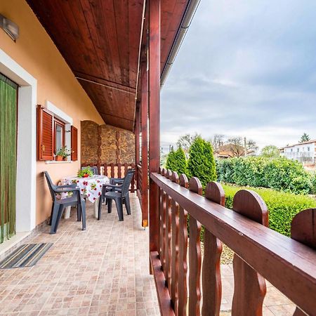 Amazing Apartment In Krnica With Kitchen المظهر الخارجي الصورة