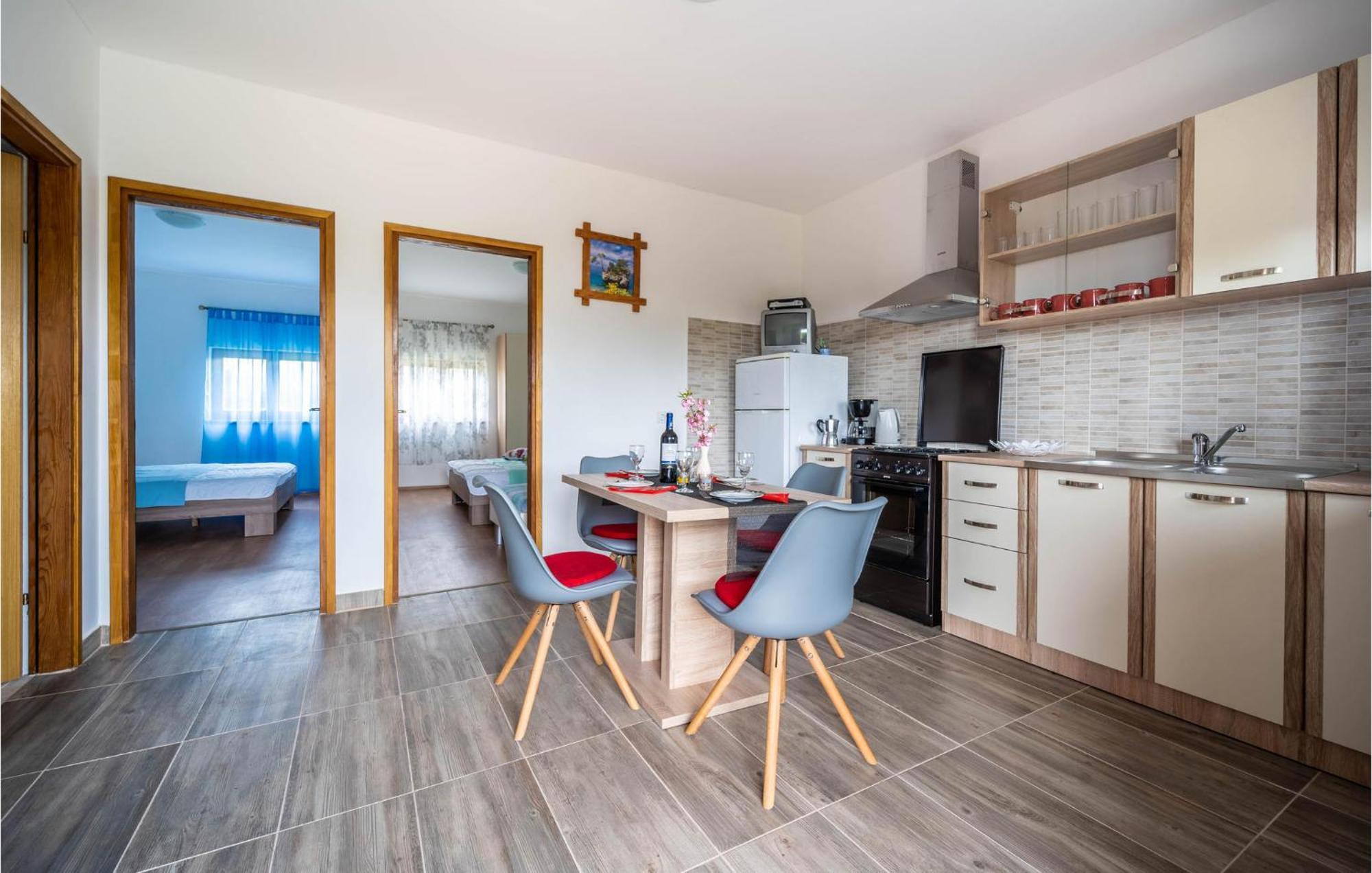 Amazing Apartment In Krnica With Kitchen المظهر الخارجي الصورة